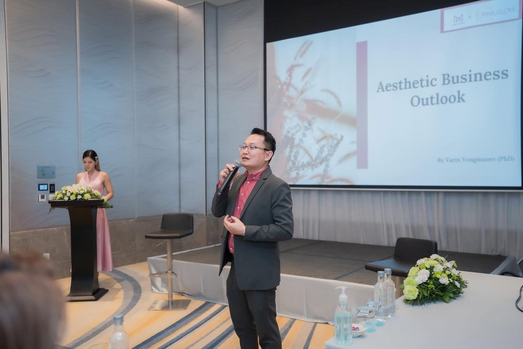 Asst. Prof. Dr. Varin Wongmanee presenting Aesthetic Business Outlook